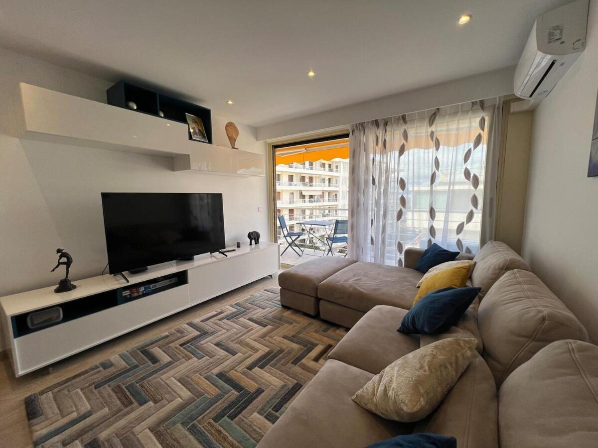 Sea View, Floor Facing Port Canto In Palm Apartment Cannes